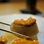 割烹 傳承ゑ美寿 - 半分でもこの大きさ…中はレア