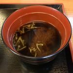 天丼 平右衛門 - 汁物 (蓴菜の赤出汁)