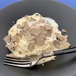 トラットリア アルベリ - トリュフ香る冷製カルボナーラ