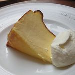 シクスバイオリエンタルホテル - バスクチーズケーキ