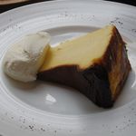 シクスバイオリエンタルホテル - バスクチーズケーキ