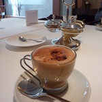 Fujiya 1935 - 2012年2月プラリネとリンゴのなめらかなケーキ