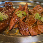 神岳二丁目 - 特上ハラミ\1200・中落ちカルビ\500・上カルビ\900　各1人前