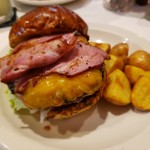 117610462 - ザ・グレート和牛ベーコンチーズバーガー