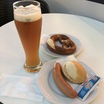 Elbezeit Food Drinks - Maisel's Weisse, Bockwurst, Laugenbrezel♪