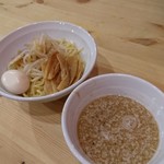 麺屋 天下一 - 魚介味玉つけめん(920円)です。