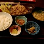 麺・寿司・食べ処 一吉 - 豚生姜焼定食 880円