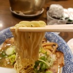 丸美商店 - 特製中華そば 麺リフト