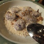 イカリヤ食堂 - 紫芋ニョッキ（モッチリ食感）たっぷりゴルゴンゾーラクリームで