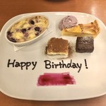 ラガッツァ - 
      ドルチェ
      ブルーベリーとバナナのクラフティ、ピオーネのセミフレッド、柿のタルト、ガトーショコラ、ティラミス
      クラフティが美味すぎました