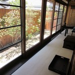 比良山荘 - お庭に面した縁側もイイですねぇ。