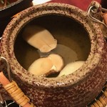 日本の宿 古窯 - 御吸物は松茸の土瓶蒸し。出汁自体の質も際立っています。