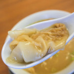 なおちゃんラーメン - 可愛いワンタン。トロトロの皮に旨味の詰まった餡。美味いッ！