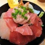 Kaitensushi Sushimaru - 海鮮丼のネタ