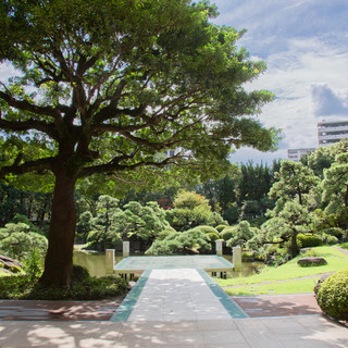 Enjoy a relaxing meal with a view ◆ A "garden" with over 130 years of history