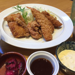 お台所ふらり - ミックスフライ定食¥999プラス税