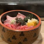 鮨 膳屋 - 天然ブリと鮪丼　900円