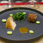 スゥリル - 蒸し鮑、 肝のソース、 自家製コンビーフ、 おかひじき、 枝豆