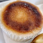 ange - バスクチーズケーキ風パン　108円