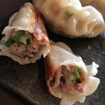 ザ・肉餃子 四川厨房 - ★ザ・肉餃子 5個（ランチ価格・300円）★餃子の正体！