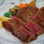 やすだ - アラカルトの炙り焼き♪
      殆んどステーキですやん(笑)