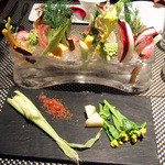 レストラン バカール - 日本各地から取り寄せた有機野菜と能登産ズワイ蟹とカニミソのバーニャカウダ