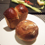 レストラン バカール - シャテーニュ栗のパンと浜名湖岩のりのパン