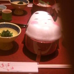 ホテルグランヴィア和歌山　日本料理毬 - 先付け。お面がフタです。（携帯で写したら・・・失敗の写真)(>_<)