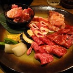 個室 焼肉 食べ放題 黒べこ屋 - ファーストセット　※ロース・ハラミ・カルビ・焼き野菜　写真は2人前