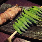 居酒屋 一八屋 - 金針菜串と豚かしら串　　金針菜って鉄分が豊富なんだそうですよ。