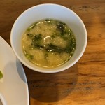 Take Ya Kafe Ando Kicchin - スープでは無くお味噌汁、具沢山でワカメ、揚げ、焼き豆腐。