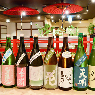 店主親自前往全國各地的釀酒廠，精選多種日本酒