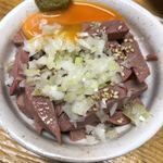 もつ焼 でん - レバとろユッケ