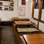 酒とタイ料理 ピッサヌローク - 奥のテーブル席でまったりと