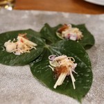 酒とタイ料理 ピッサヌローク - こしょうの葉のスナック（ミャンカム）