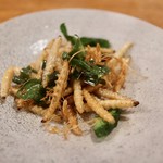 酒とタイ料理 ピッサヌローク - ロッドゥアン（竹虫の素揚げ）