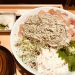 長八 - 山海丼　三種の魚介ととろろが入った丼