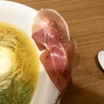 黄金の塩らぁ麺 ドゥエイタリアン - 