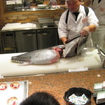 花もも - マグロ解体ショー