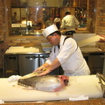 花もも - マグロ解体ショー