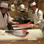 花もも - マグロ解体ショー