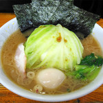 横浜ラーメン厨房 うえむらや - キャベ玉でぇ～ん！ｗ