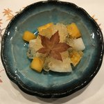 旬菜 おぐら家 - デザートの柿と梨。
      美味し。