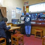 三吉屋 - テーブル席 ＆ カウンター席