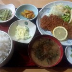 菊地旅館 - 豚かつ定食(￥1050)+ライス大(￥100) 