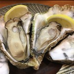 小魚料理 とみ助 - 2019年初物の牡蠣は焼きで。素晴らしい