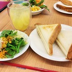 Kafe Aoyama Kurashiki Nakashouten - サラダランチ・ホットサンド。980円＋税