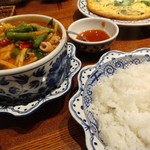 メナムのほとり - 洗練されたタイ料理。