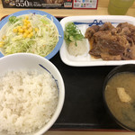 松屋 - カルビ焼肉定食定期券使用で590円と大変お値打ち。