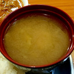 Rozaru - 味噌汁の具材はキャベツとモヤシ